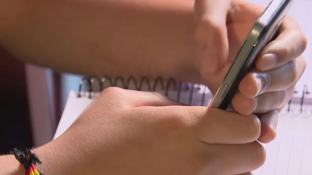 Governo de SP restringe acesso a apps e streamings em escolas estaduais