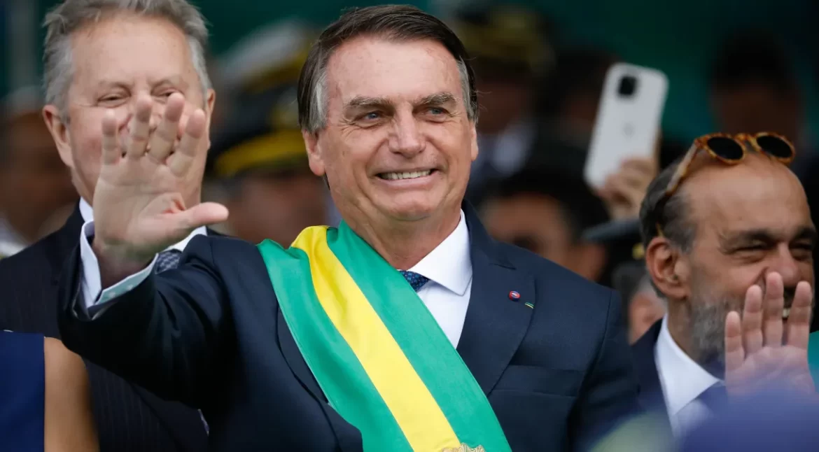 Ex-presidente Bolsonaro é indiciado por fraude em cartão de vacinação de covid-19