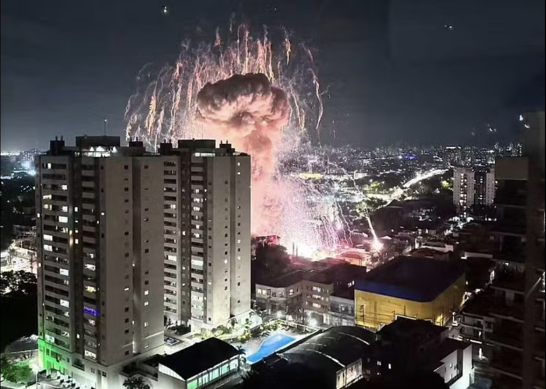 Explosão seguida de incêndio provoca destruição na Zona Leste de São Paulo