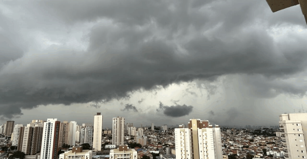 Defesa Civil de SP emite alerta de ciclone extratropical com tempestades no estado